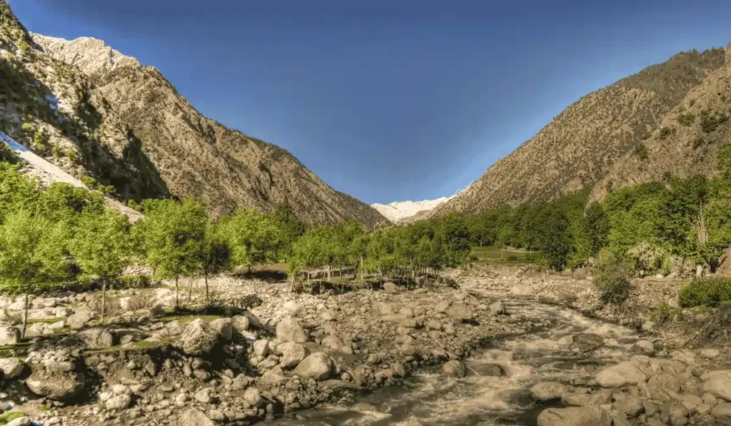 Kalash Valley Chitral Valley And Garam Chashma - aamtravels.com